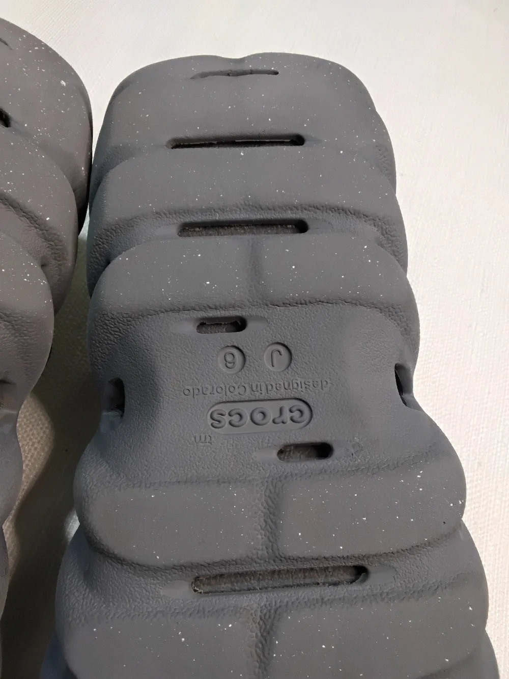 CROCS Echo Kids Classic Clog in Charcoal Sz J-6 Womens-8 Mules.